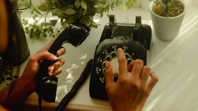 dialing number on telephone